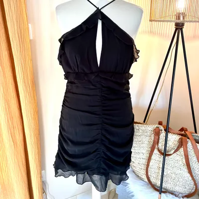 Petite robe noire dos nu Pull & Bear 